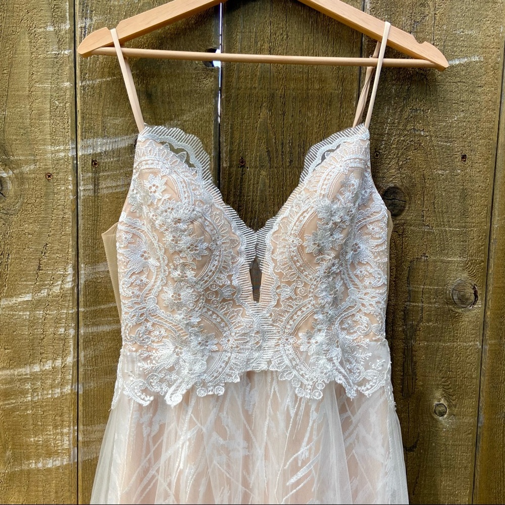 White and Beige Scallop Embroidered Tulle Maxi Dress 🌿 - Picture 5 of 16